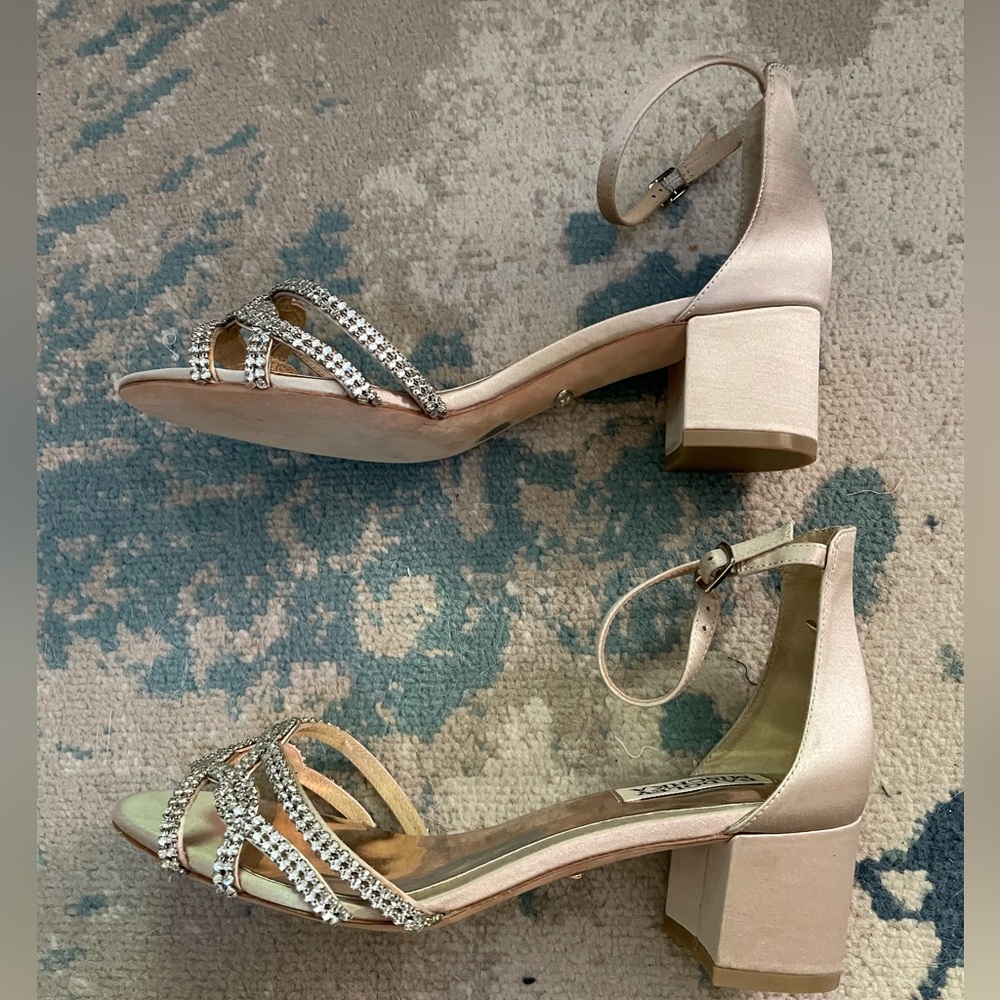 Badgley Mischka 7.5 rose gold and silver 2 in block heels - Picture 3 of 7